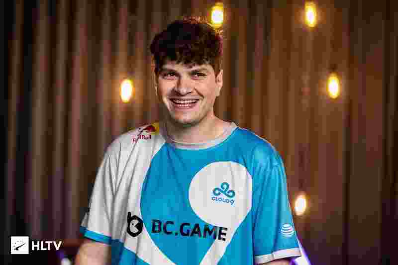 以其敏锐的 以其敏锐的